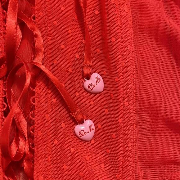 SAVAGE X FENTY Red CANDY HEARTS DOTTED MESH OPEN-BACK SKIRT. Ruffle trim - Picture 5 of 6